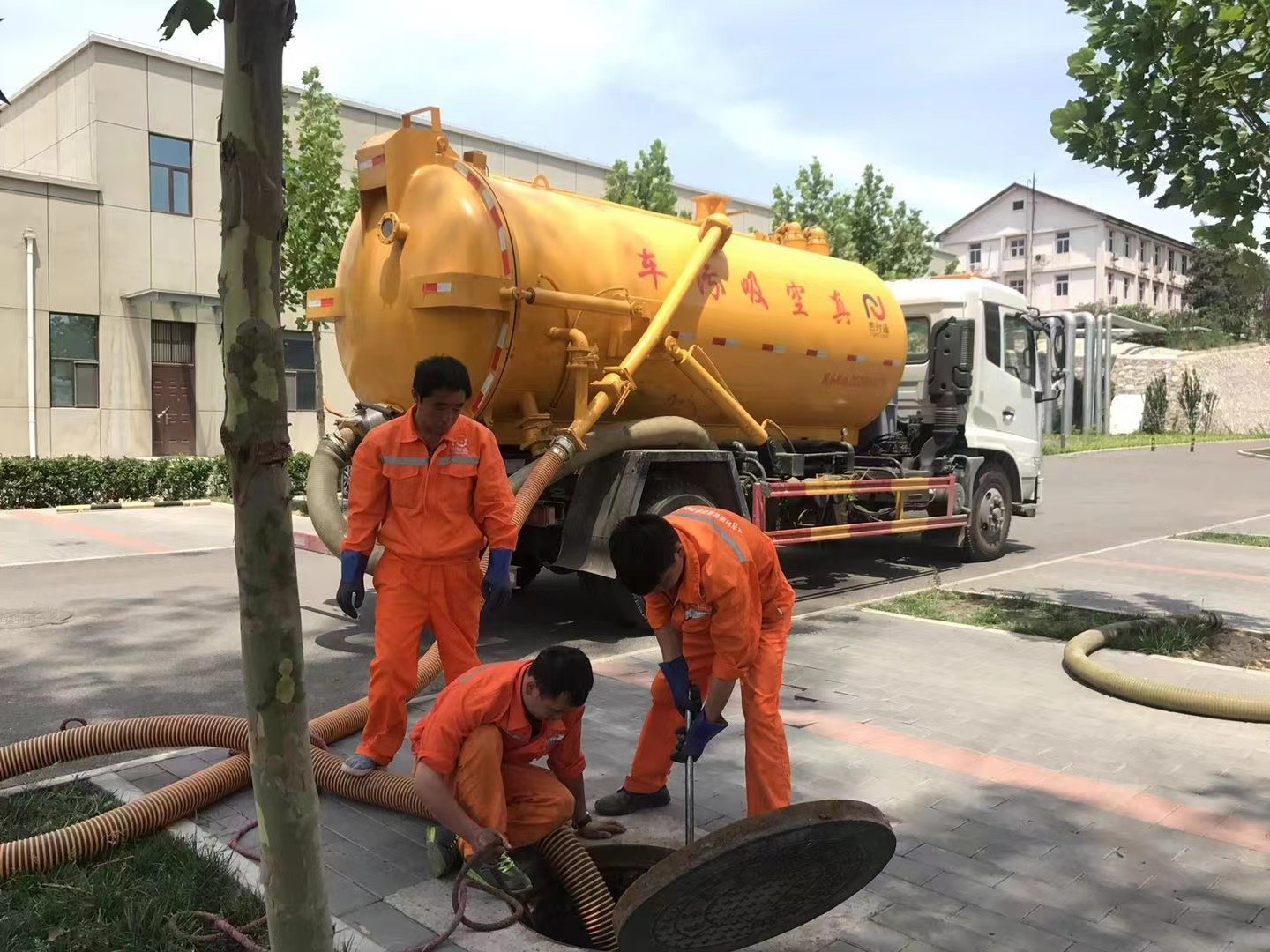 罗田化粪池清理与5-8吨吸粪车施工效率分析
